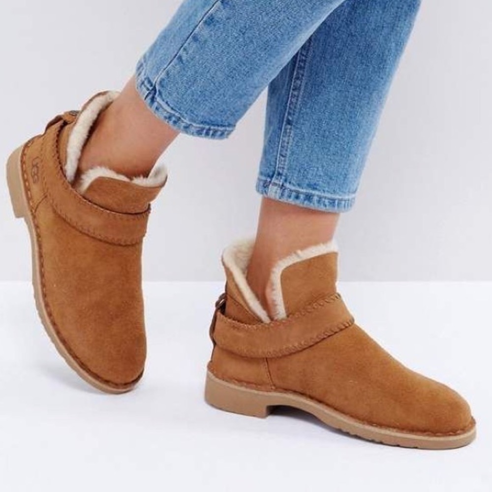 UGG McKay Water Resistant Bootie sz US 7.5 (USED)